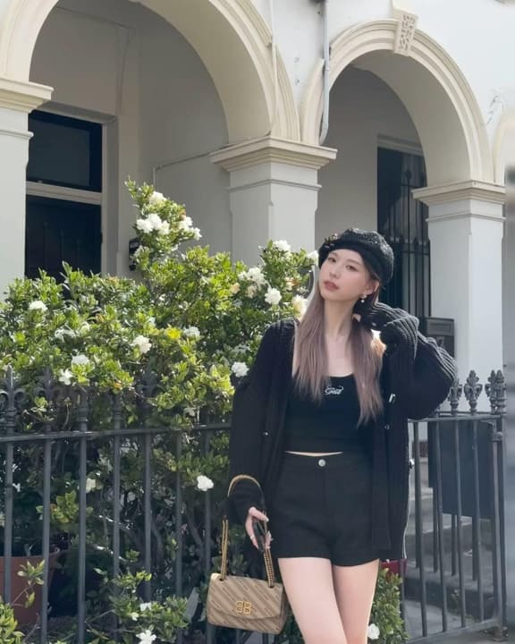Berets are always the GOAT 🕵️ 5