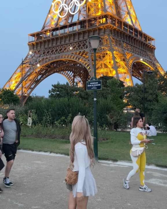 It's the Eiffel Tower, innit 🇫🇷 3