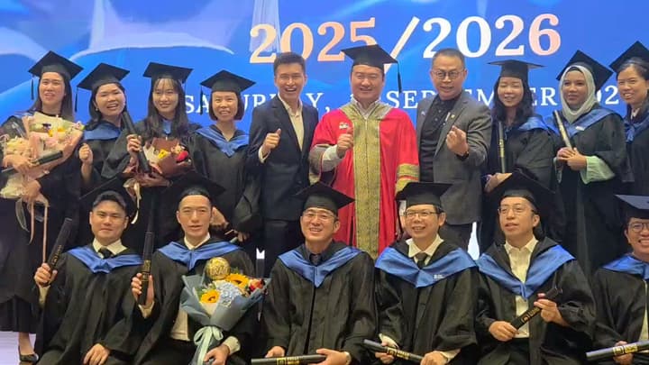 Graduated successfully! My journey to becoming a financial advisor 8
