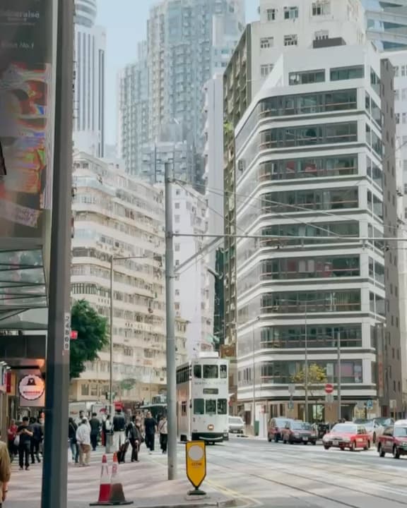 This city is a nightmare. I'm so sick of the constant noise and traffic. It's impossible 5