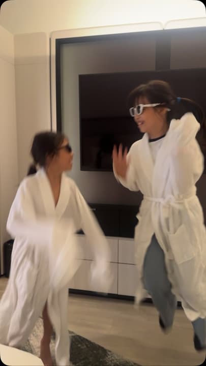 Besties' Singapore hotel blowout