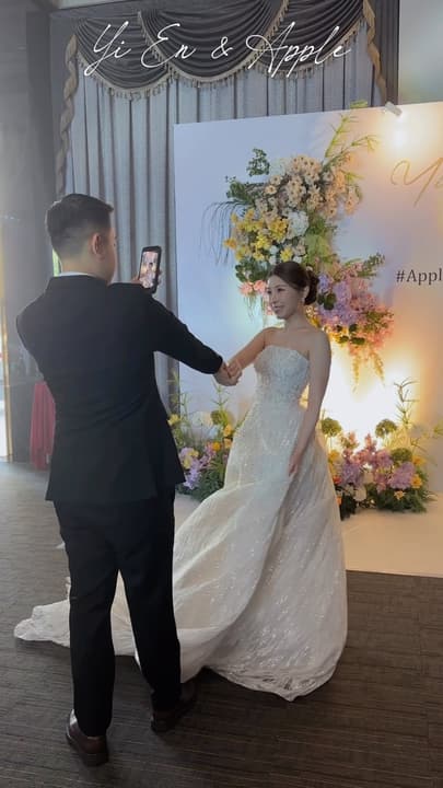Yi En & Apple: Glamour & Confidence