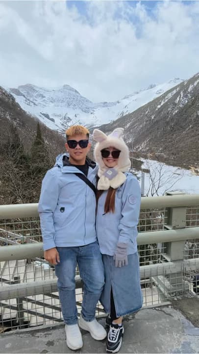 Not travelling, but documenting every street we walk down 💗 Our China trip 🇨🇳🐼🌊🏔️�