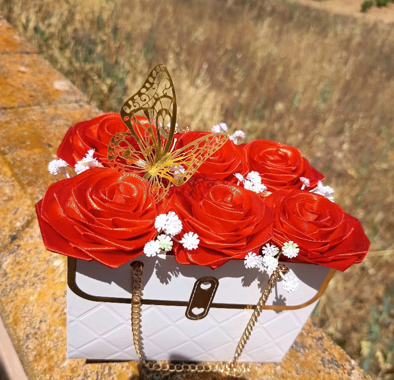 caja bolso con rosas eternas
