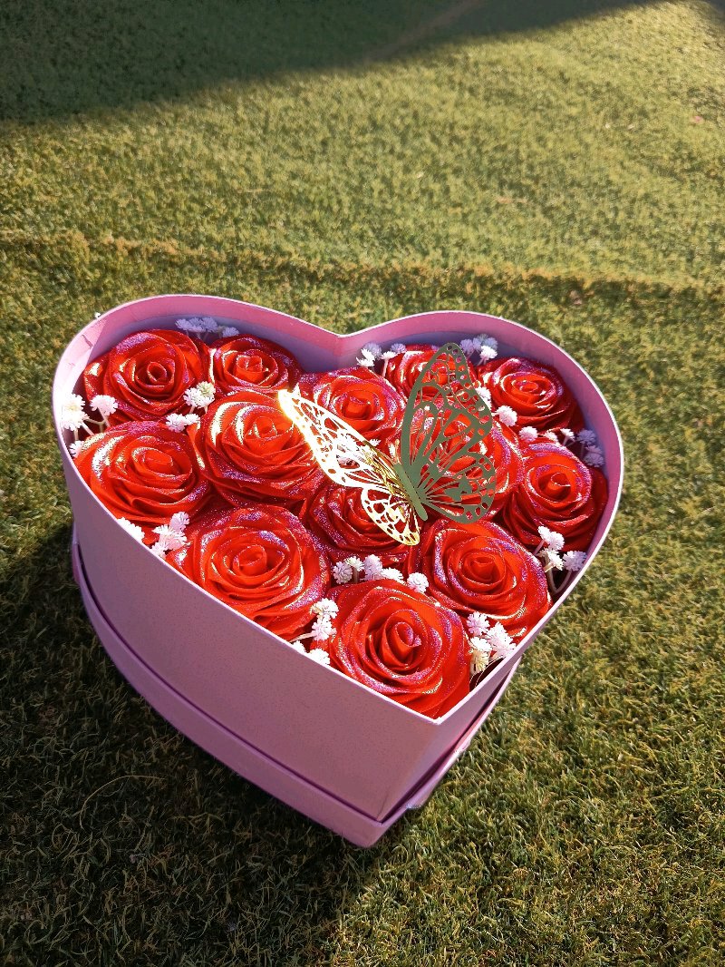 corazón con rosas eternas