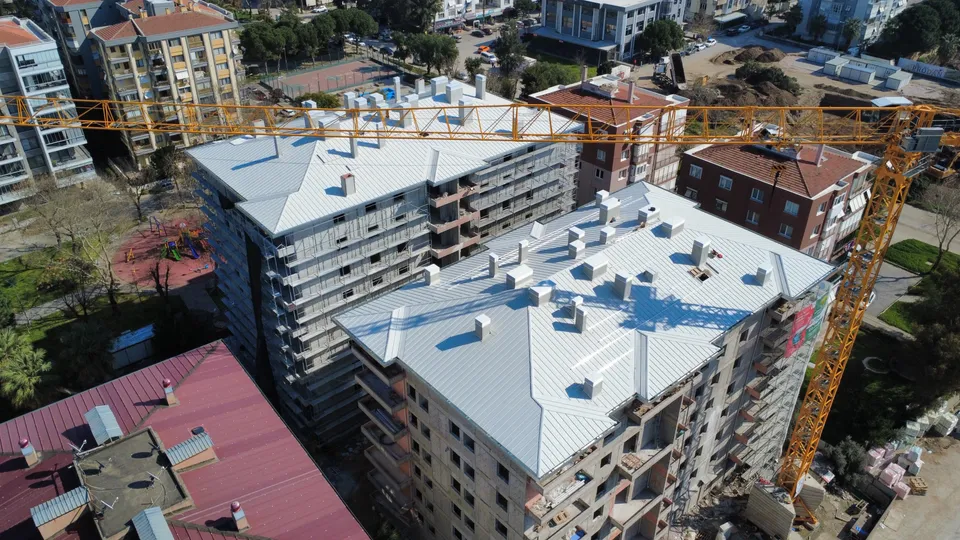 Bayraklı İzmir Alüminyum Kenet Çatı Uygulaması – 2