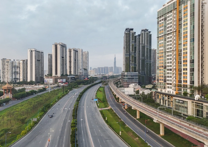 Bất động sản khu Đông TP HCM với các cao ốc, chung cư. Ảnh: Quỳnh Trần