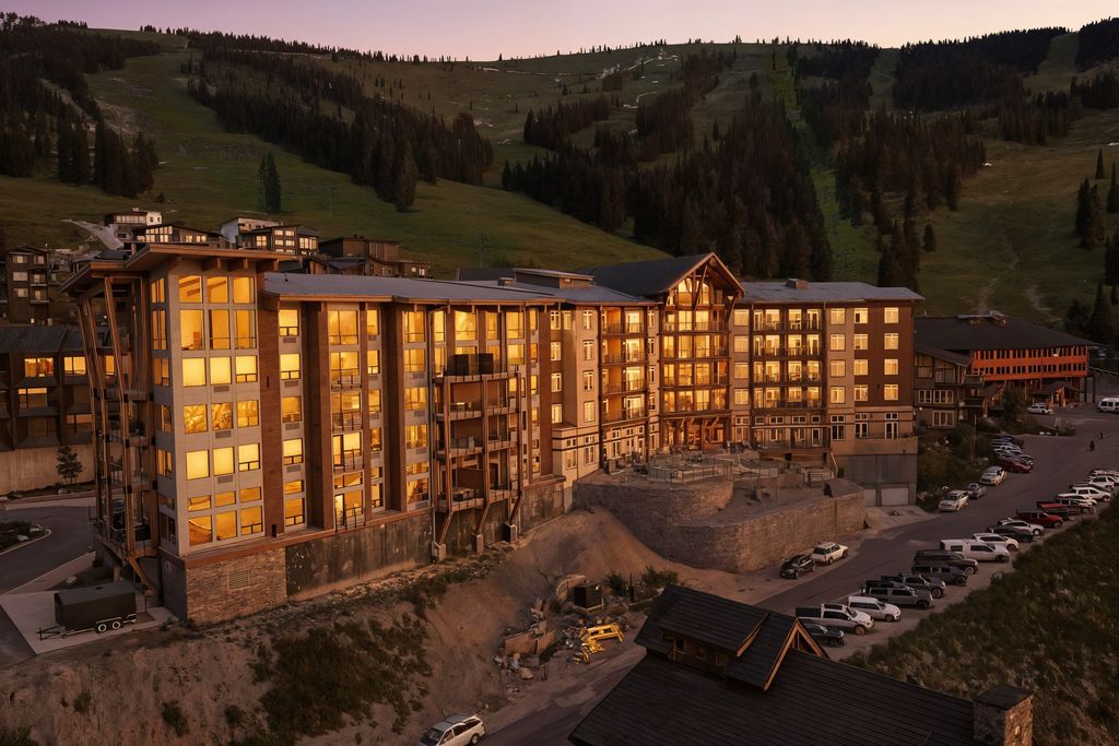 Stunning Setting Year Round at Schweitzer Mountain Resort