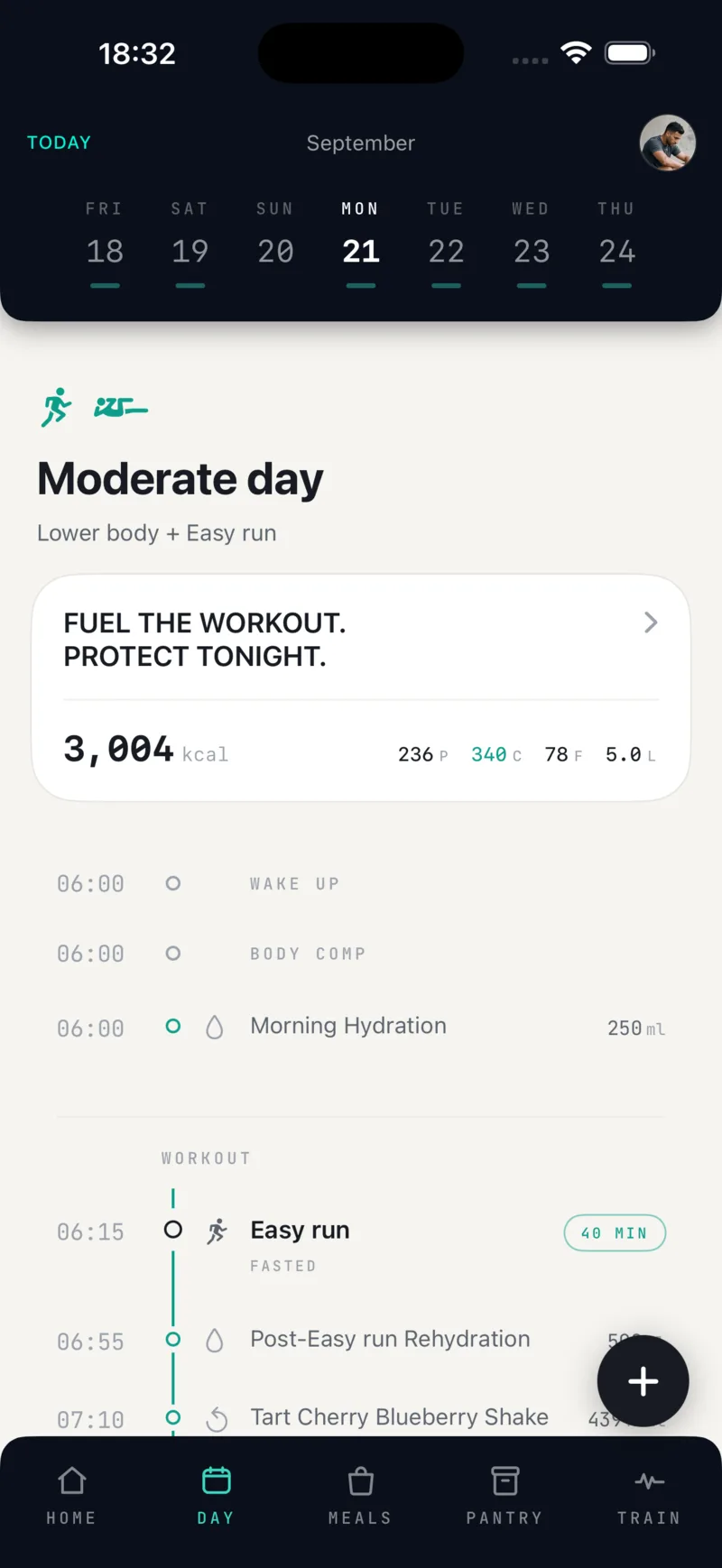 Screenshot of a moderate training day plan showing 3,004 kcal, macro split of 236 g protein / 340 g carbs / 78 g fat, and a timeline including morning hydration, a fasted easy run, and post-workout rehydration