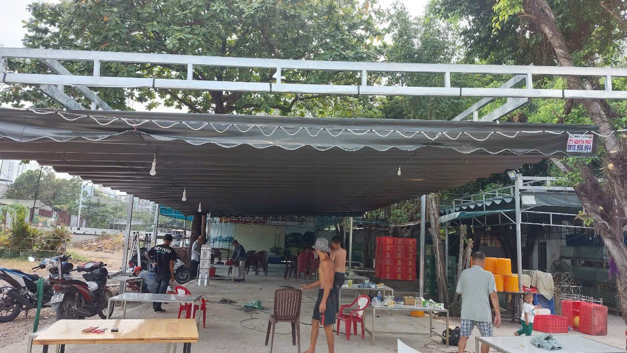 Kinh nghiệm lựa chọn mái che di động quán cà phê