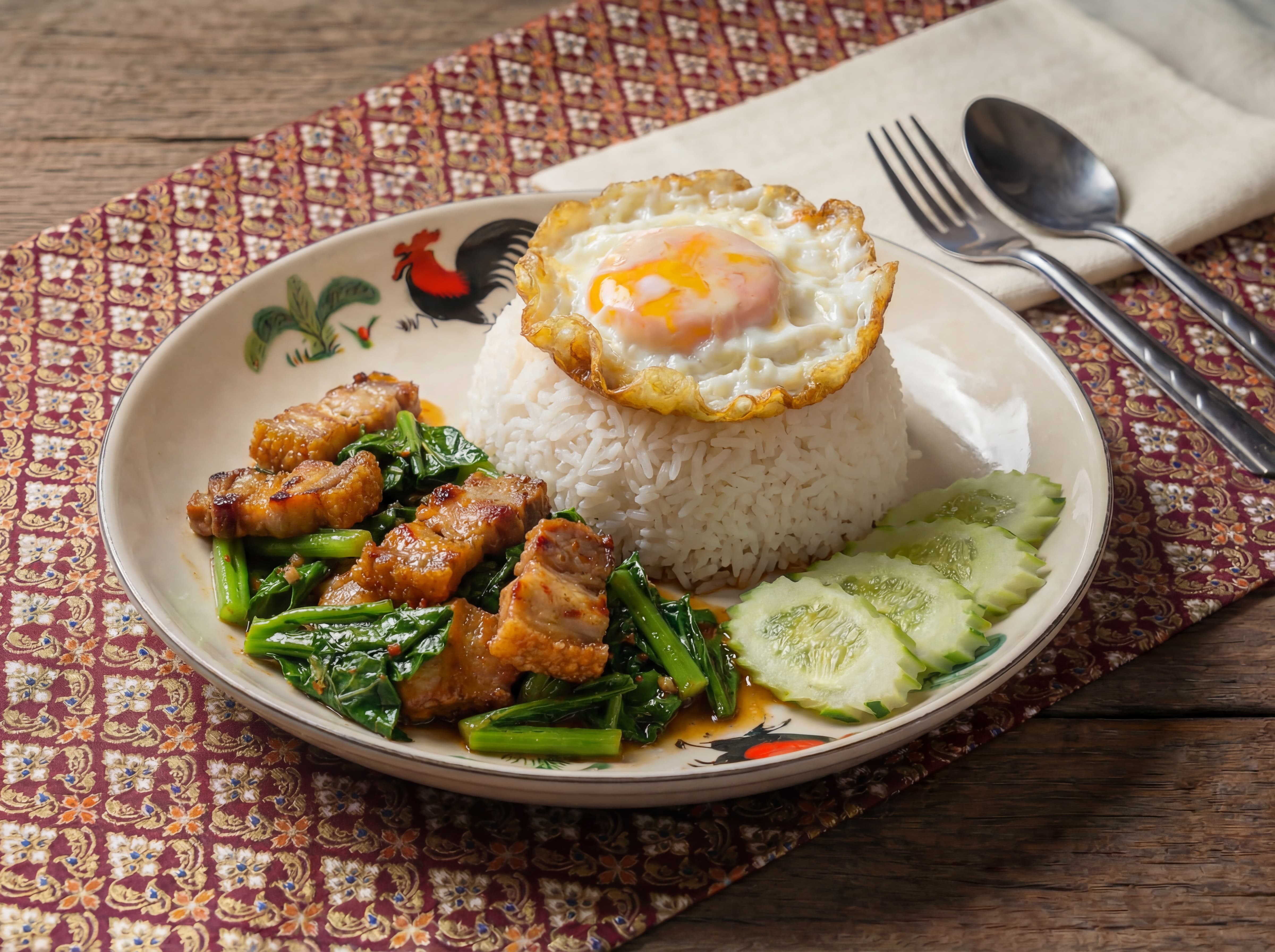 脆皮豬肉炒芥蘭飯