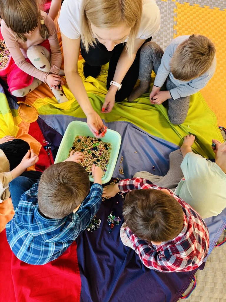 Kluboksięgarnia i sala zabaw Tęczowa Sowa - urodziny i zajęcia dla dzieci