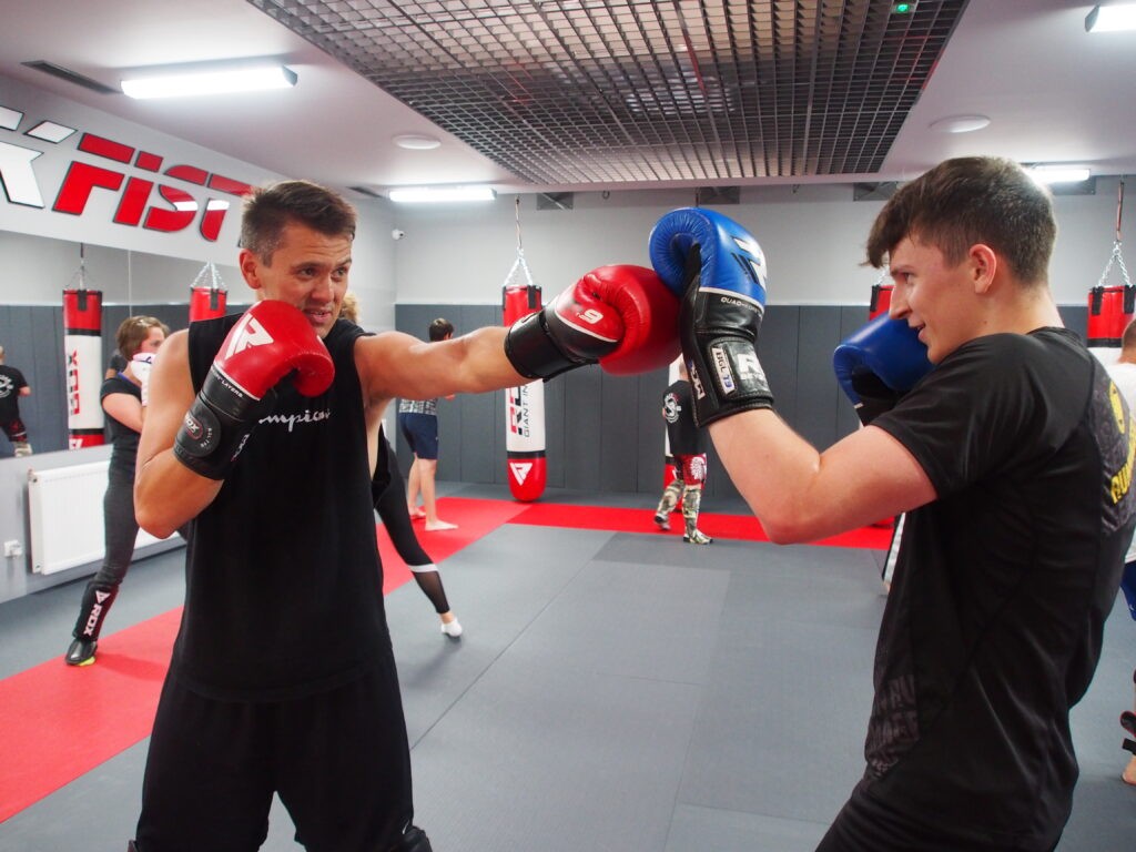 Sztuki Walki Częstochowa Backfist - mma - kickboxing - krav maga - muay thai - boks