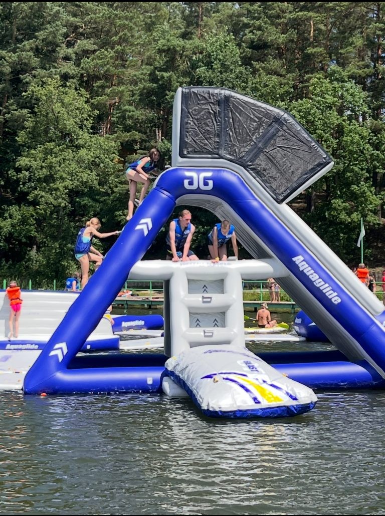 Żabka Szkoła Pływania, Obozy dla dzieci i młodzieży