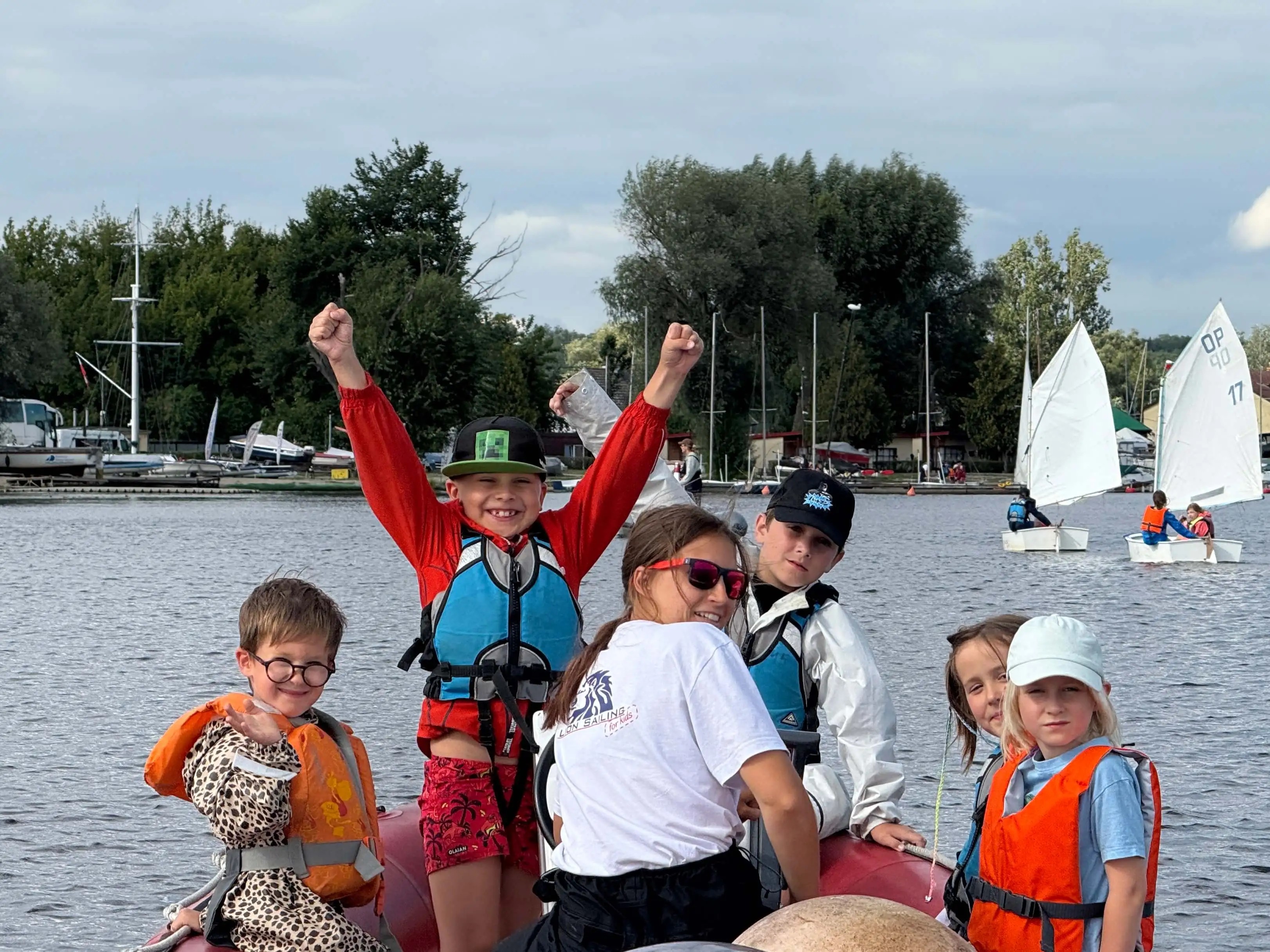 Lion Sailing - zdjęcie 2