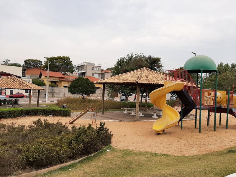 Área kids de Praça Francisco Hitner