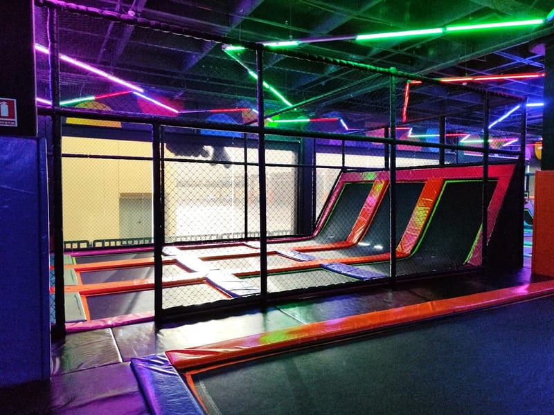 Área kids de XJump - Parque de trampolim - Passeio das Águas Shopping