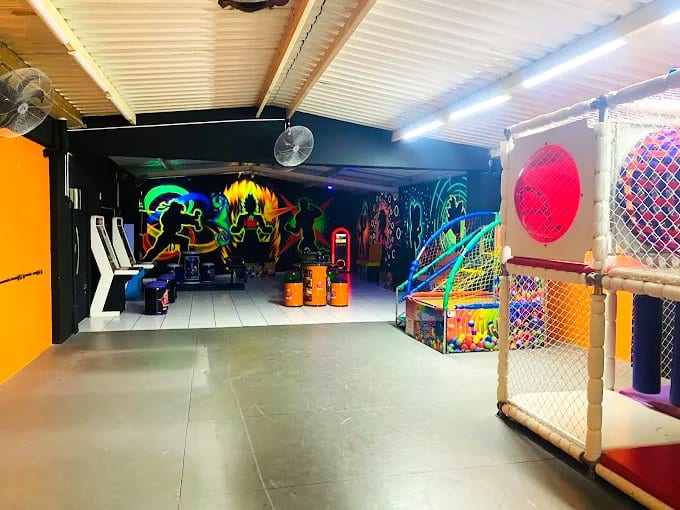 Área kids de VS Burger e Gelato | Hamburgueria Gamer | Hamburguer artesanal, sorvete e muita diversão