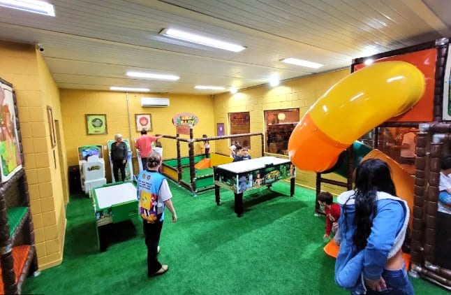 Área kids de Mundo Animal Lanchonete Temática - Comidas e Bebidas em Jundiaí