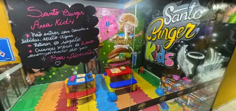 Área kids de Santo Burger - Hamburgueria em Itajaí