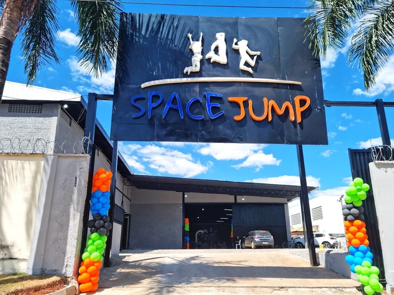 Foto 1 de Parque de trampolins - Space Jump