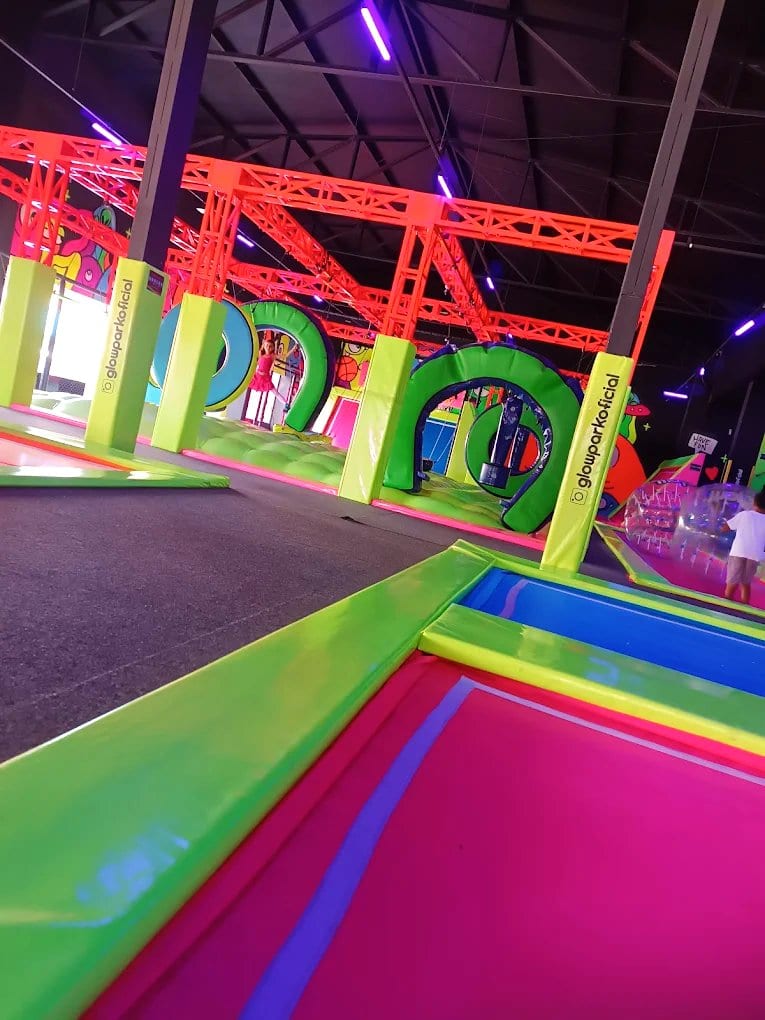 Área kids de Glow Park Goiânia