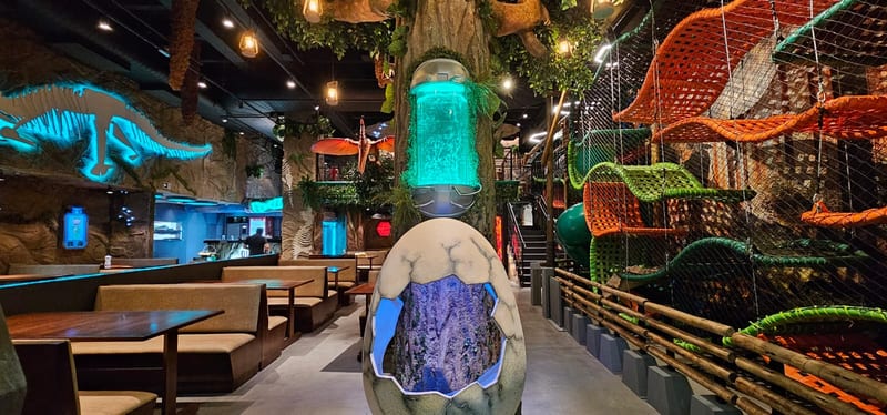 Área kids de Dino Restaurante: Temático, Espaço Kids, Aniversários, Shopping Vila Olímpia SP