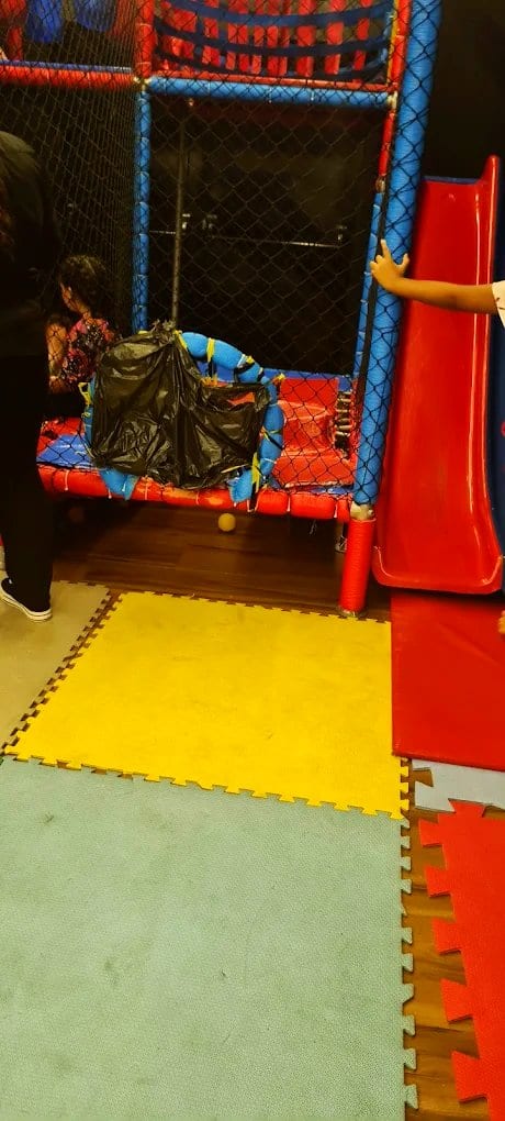 Área kids de Heróis Burger Goiânia