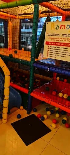 Área kids de Gula's Sushi Itajaí