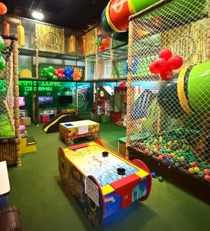 Área kids de Coco Bambu Osasco