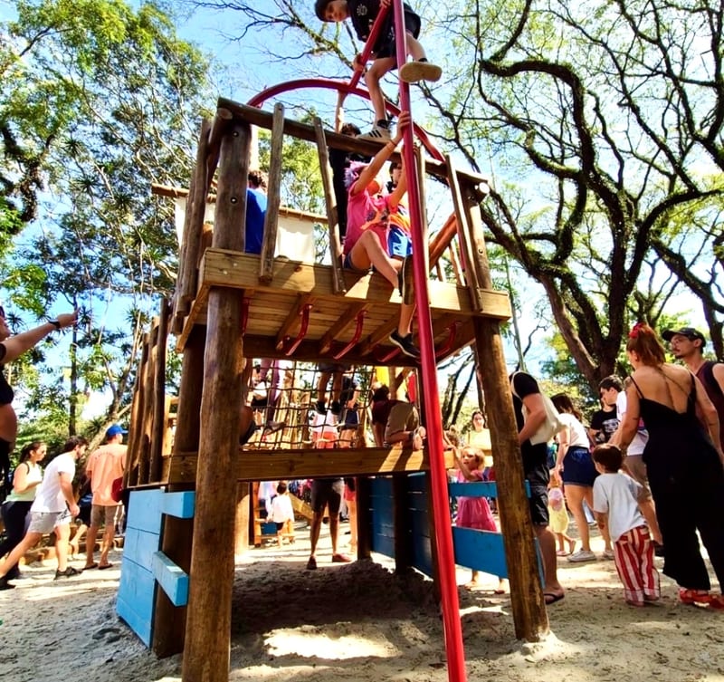 Área kids de Praça Ernani Braga