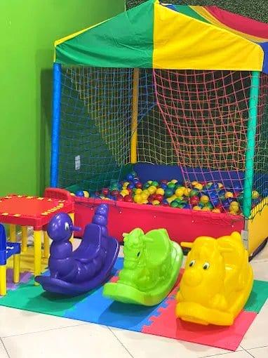 Área kids de GF Distribuidora Açaí Fruta Brasileira Osasco