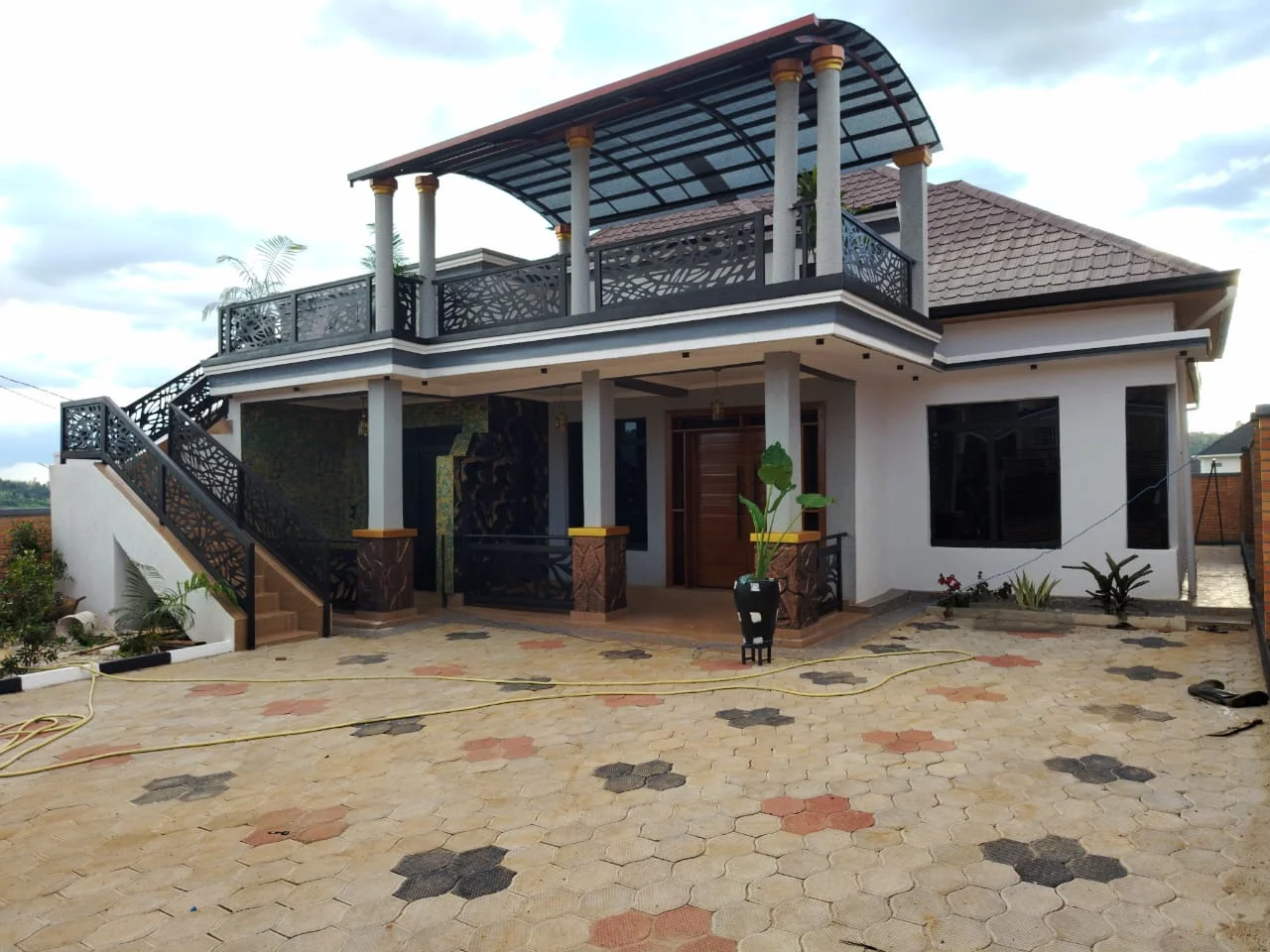 6-Bedroom House in Kanombe, Kicukiro for Sale
