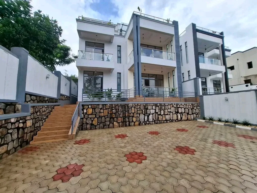 6-Bedroom House in Kigali, Nyarugenge for Sale