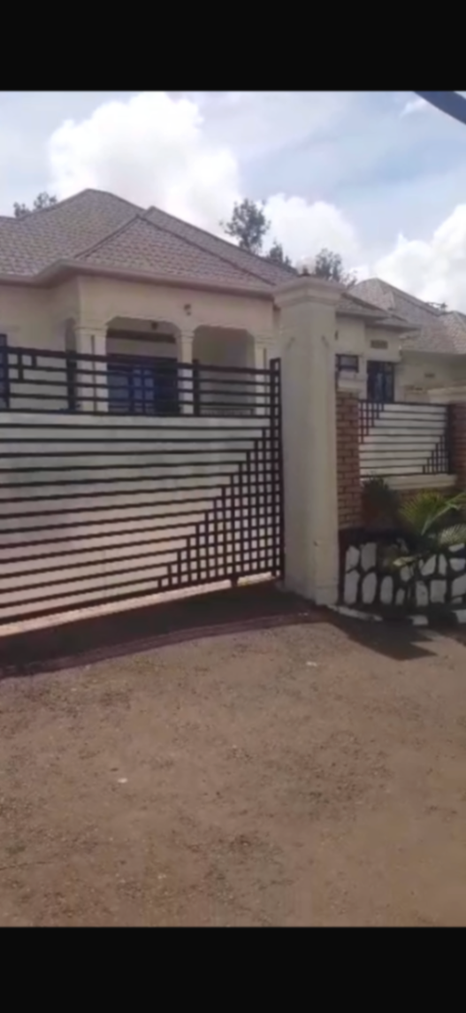 6-Bedroom House in Kagarama, Kicukiro for Sale