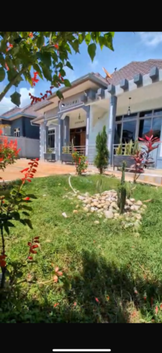 6-Bedroom House in Kanombe, Kicukiro for Sale