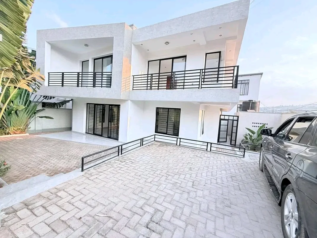 6-Bedroom House in Kagarama, Kicukiro for Sale