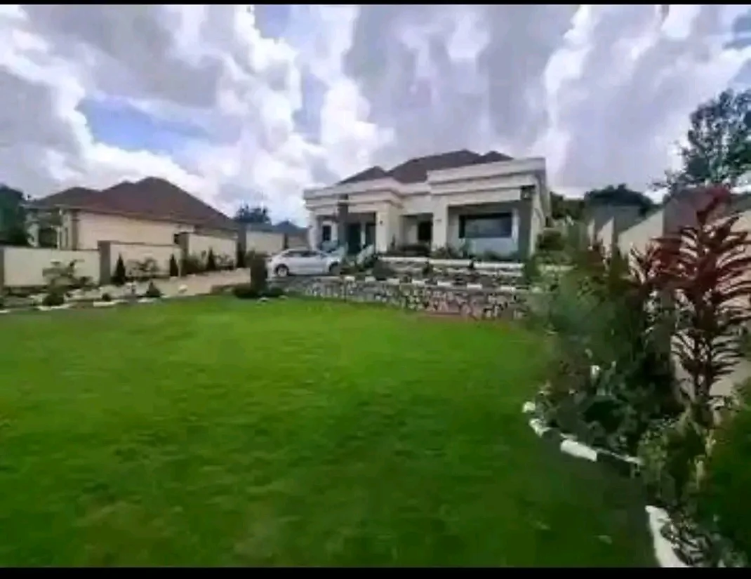 6-Bedroom House in Remera, Gasabo for Sale