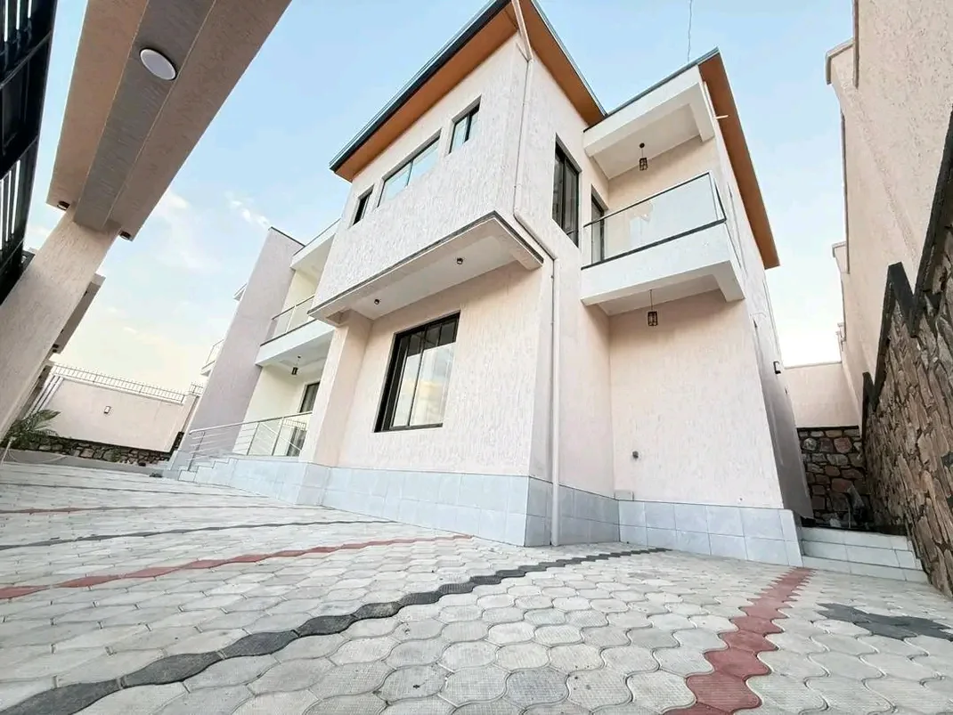 8-Bedroom House in Kimironko, Gasabo for Sale
