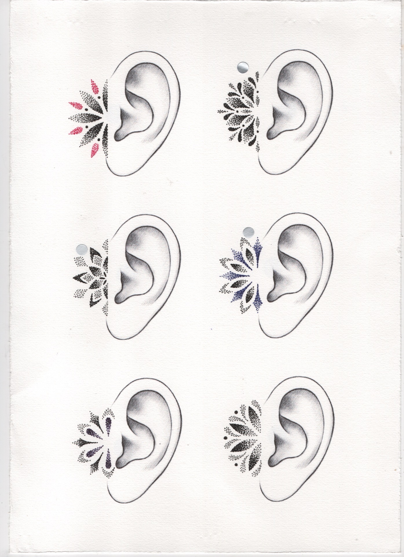 Tatouage près de l'oreille