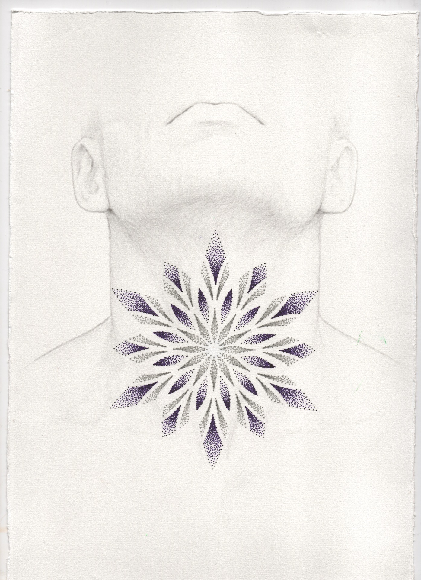 Un tatouage mandala dans le cou
