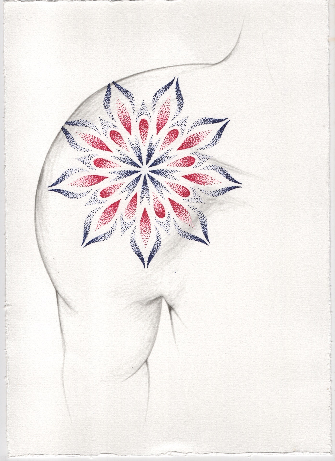 Tatouage mandala en style dotwork, placé sur l’épaule.
