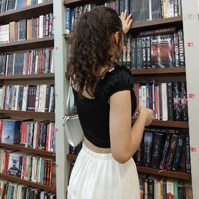Esra Bilir