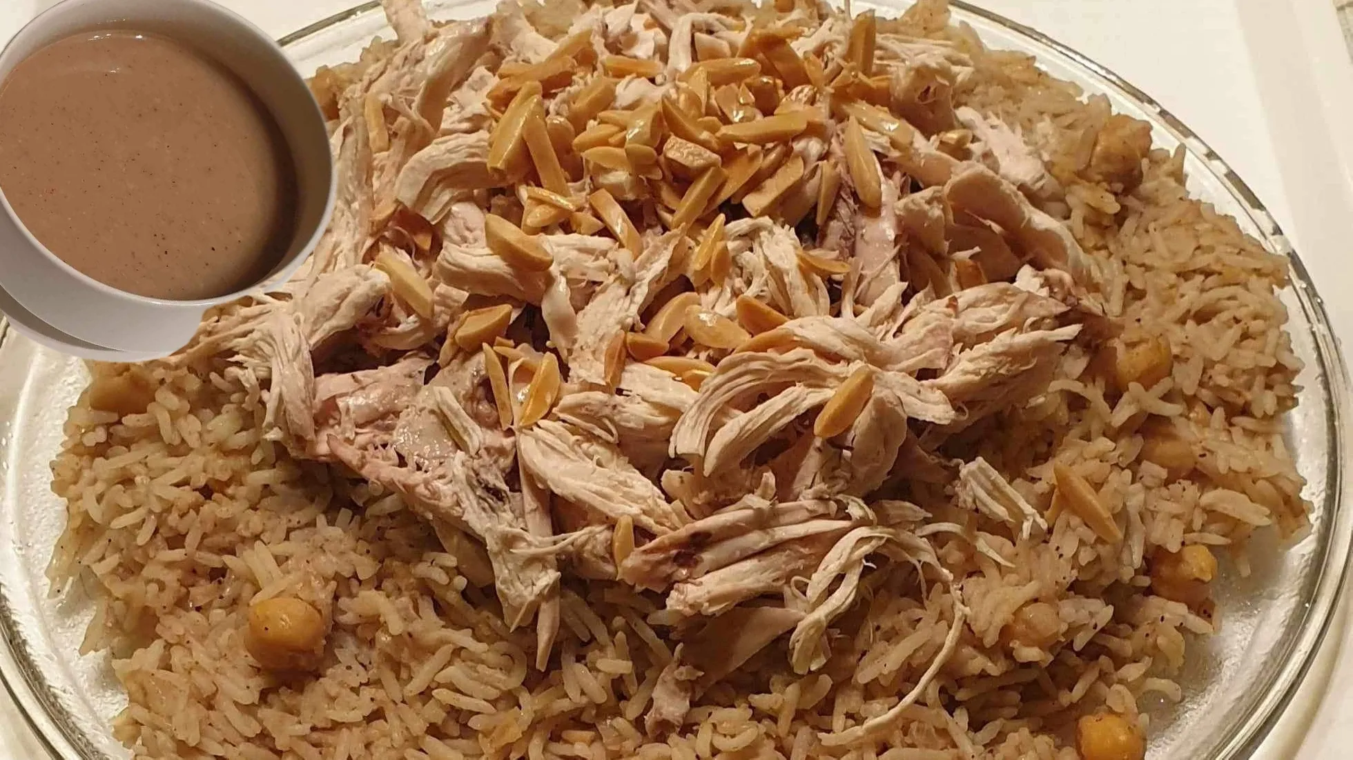 الدجاج بالأرز والحمص