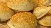 خبز البالونات بالسمسم