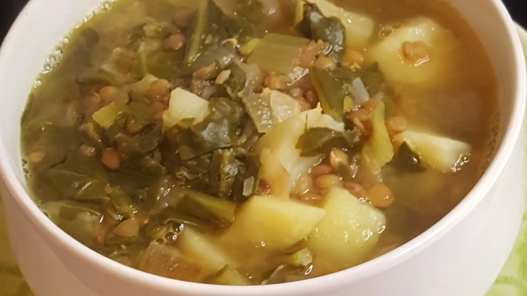 شوربة السلق بالعدس