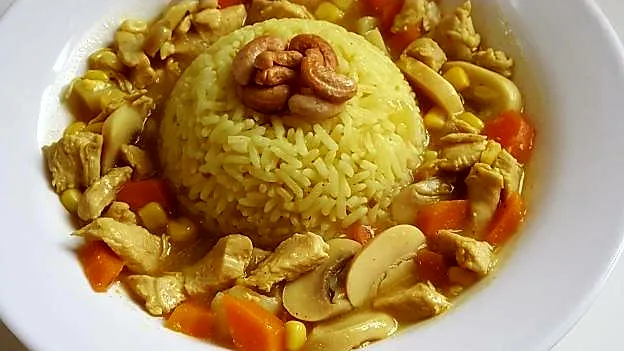 الدجاج بالكاري والخضار