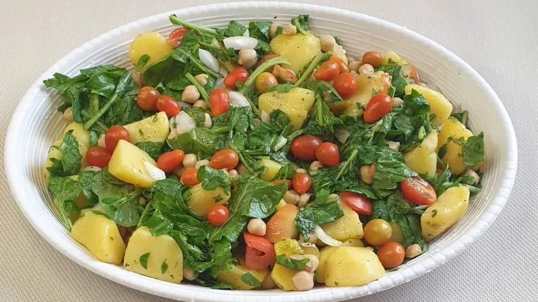 سلطة البطاطا والحمص