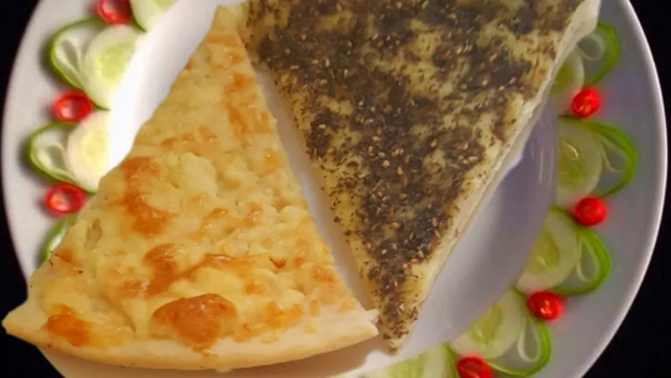 مناقيش بالجبنة والزعتر