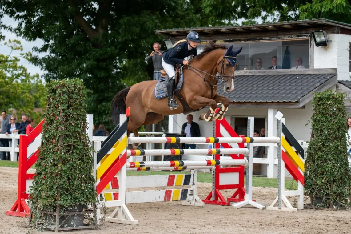 Tyminka Z jumping with Isabeau